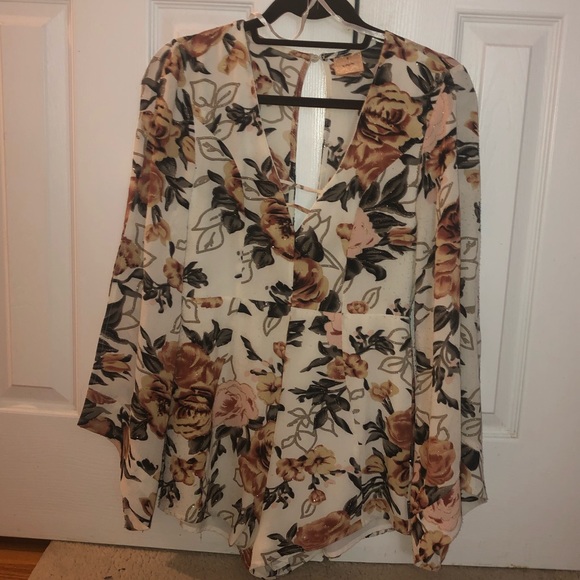 Dresses & Skirts - Floral Romper- Size 8